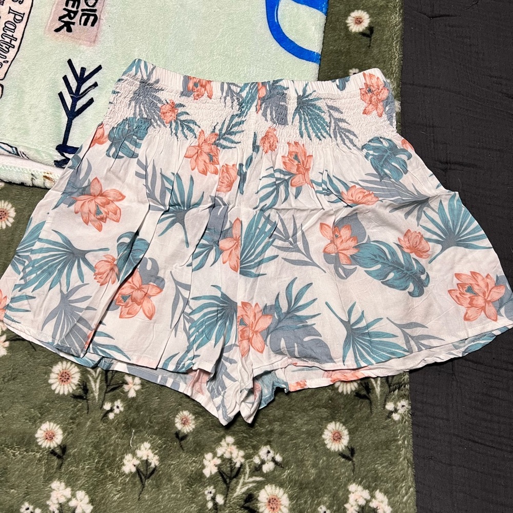 Lotus and Luna Floral Print Women's Shorts